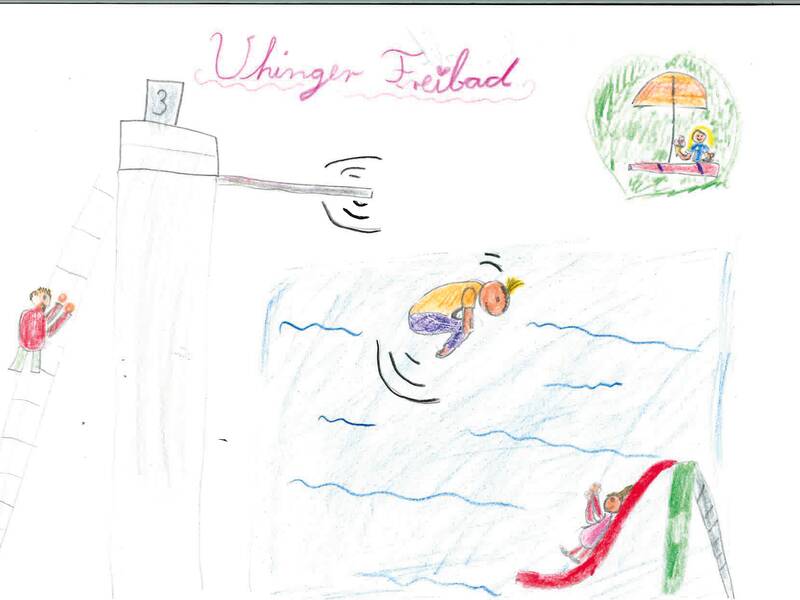 Das Geschehen im Freibad hat dieses Kind gezeichnet: Ein Kind klettert eine Leiter zu einem Sprungturm hinauf, ein anderes Kind dreht in der Luft einen Salto und springt ins Wasser, ein anderes rutscht von einer Wasserrutsche ins Becken und auf einer Liegewiese hockt ein Kind unter einem Sonnenschirm und schleckt ein Eis.
